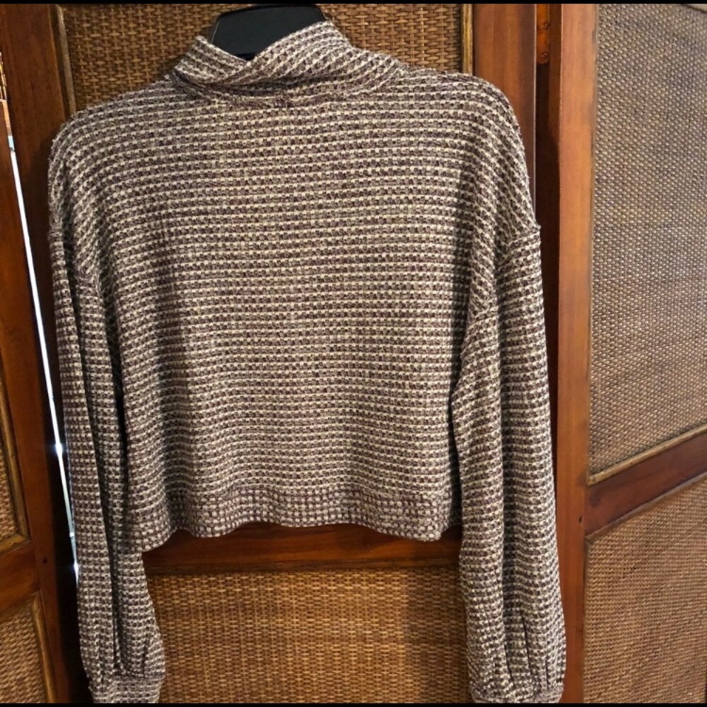 Cropped knit turtle neck